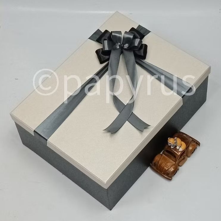 

PAPYRUS Kombinasi 30x40 Tinggi 15cm Kotak Kado Gift Box Hardbox Hampers V3