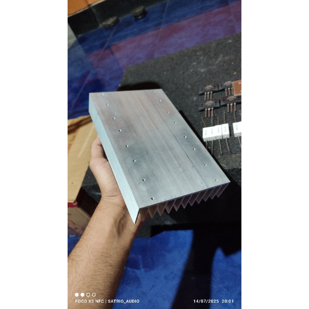 HEATSINK 12 SIRIP TEBAL 4MM PANJANG 20CM, bisa request lubang untuk transistor final