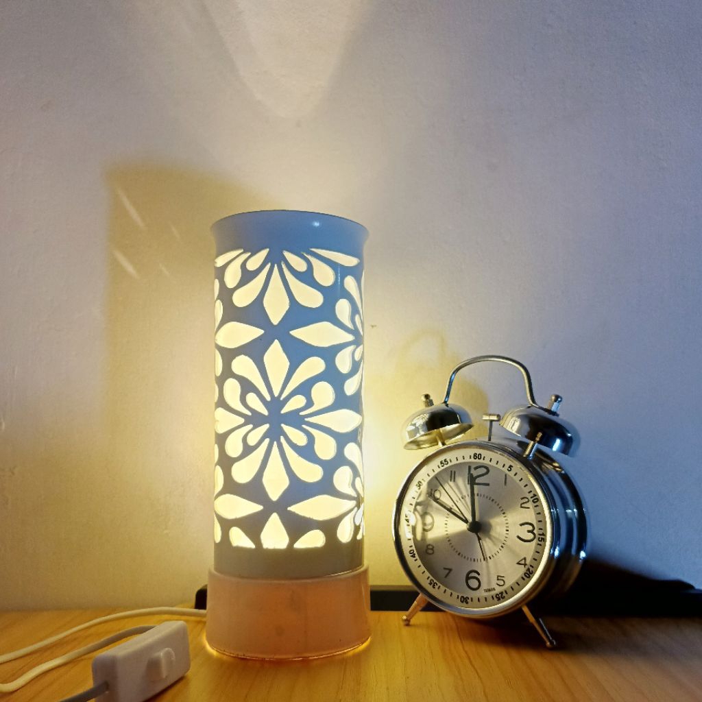 Lampu Meja Bunga Aesthetic / Lampu Tidur/Laampu Hias