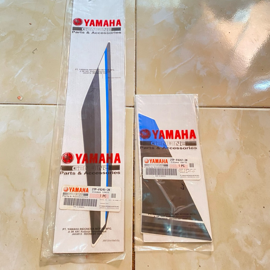 Striping stiker SAYAP tangki kanan Yamaha Vixion NVA 2015 hitam abu abu original YGP 2TP-F4245-20 2T