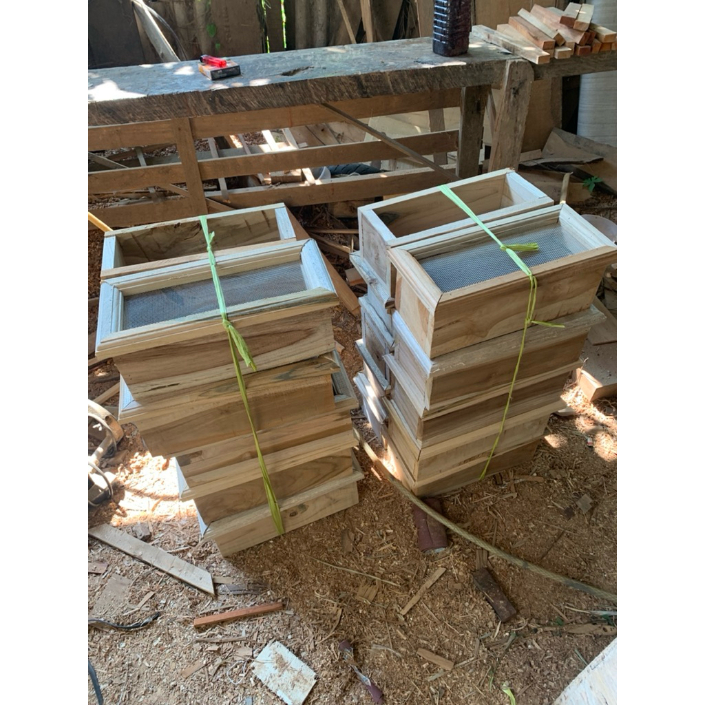 Loster Fentilasi Kayu Kawat Nyamuk Langsung Pengerajin Ukuran tinggi 33cm, lebar 16cm, dan panjang 1