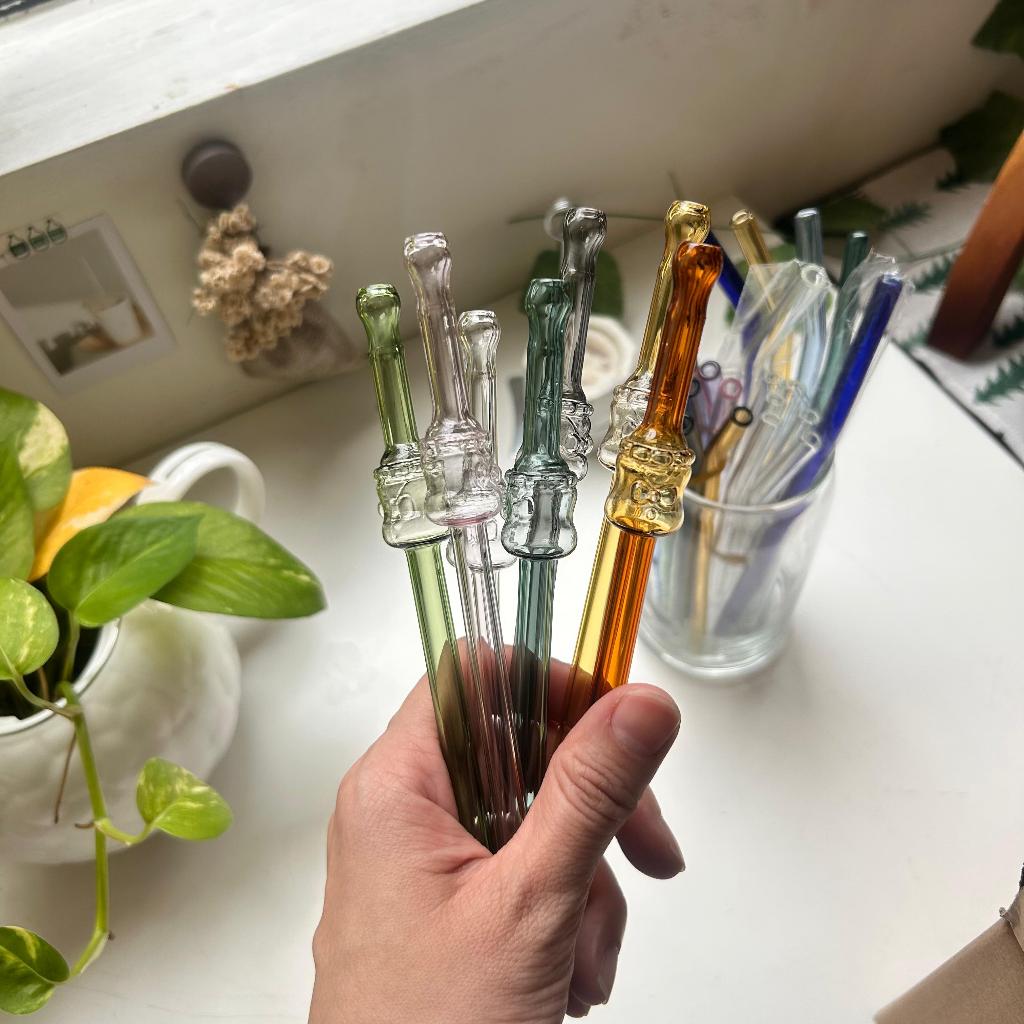 Sedotan Kaca TwistieTie – Sedotan Kaca Warna Warni Bentuk Dasi