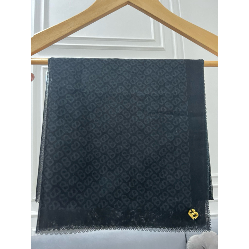 Preloved Hijab Buttonscarves