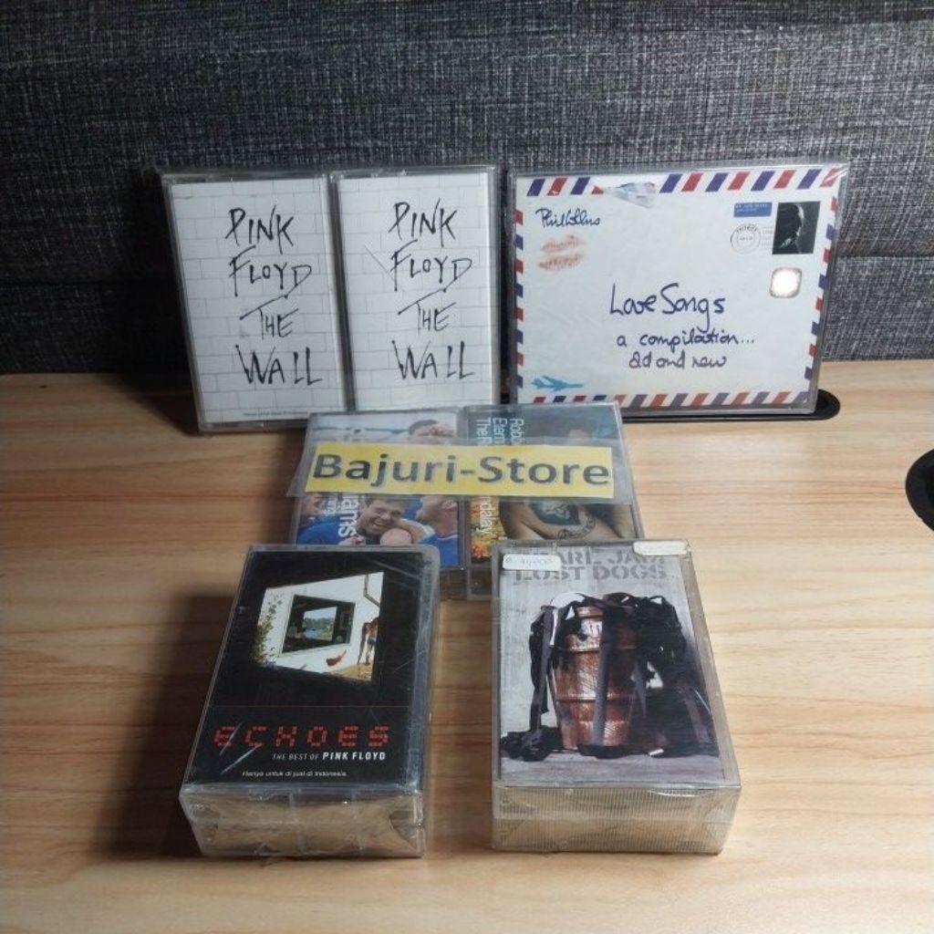 Kaset Pita Barat "Pink Floyd=The Wall" "The Best Of Pink Floyd" "Pearl Jam" "Robbie Williams" "Phil 