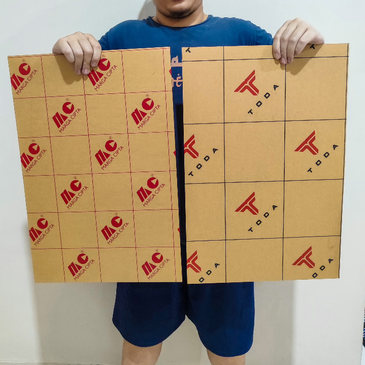 

akrilik bening tebal 2mm ukuran 40x60 cm
