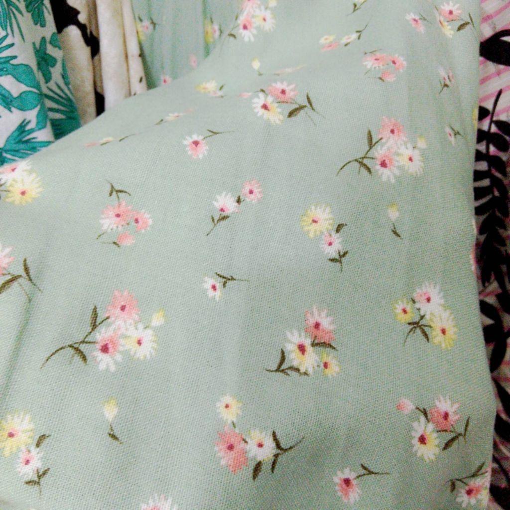 Kain Cotton Linen Motif Bunga Kecil, Lembut dan Segar (Harga Kain Per½ Meter)