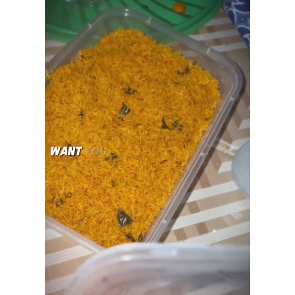 

Serundeng Kelapa daun jeruk Homemade 650-750ml by Buk Hos