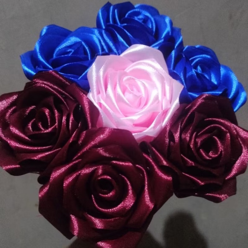 

BUNGA MAWAR SATIN/Bunga mawar pita satin