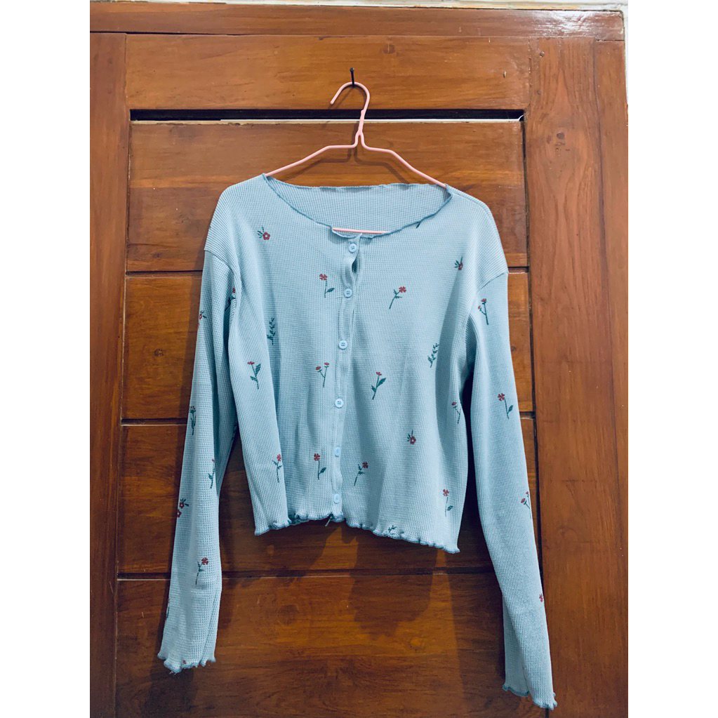 Cardigan Crop Lengan Panjang Motif Bunga (Floral Waffle Knit Crop Cardigan)