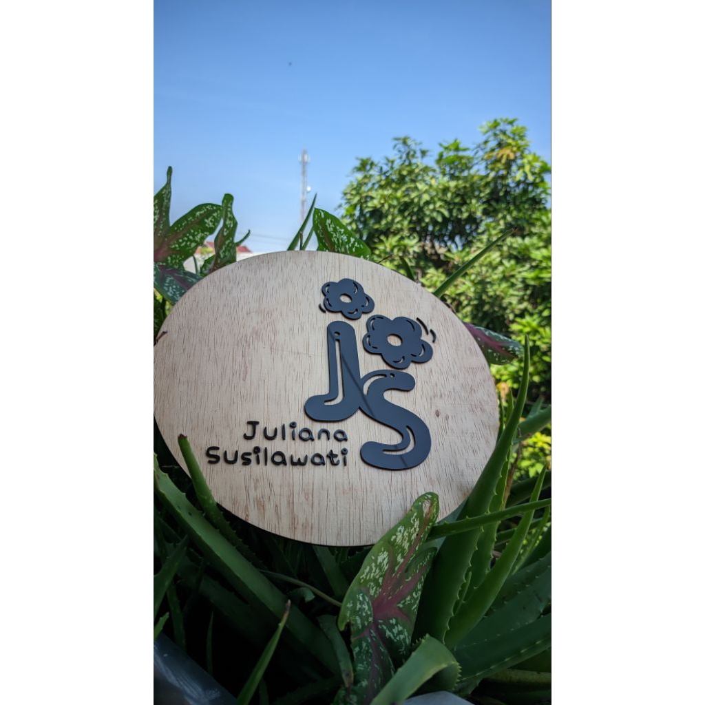 

sign board papan nama kayu dengan motif &huruf akrilik timbul 40x40