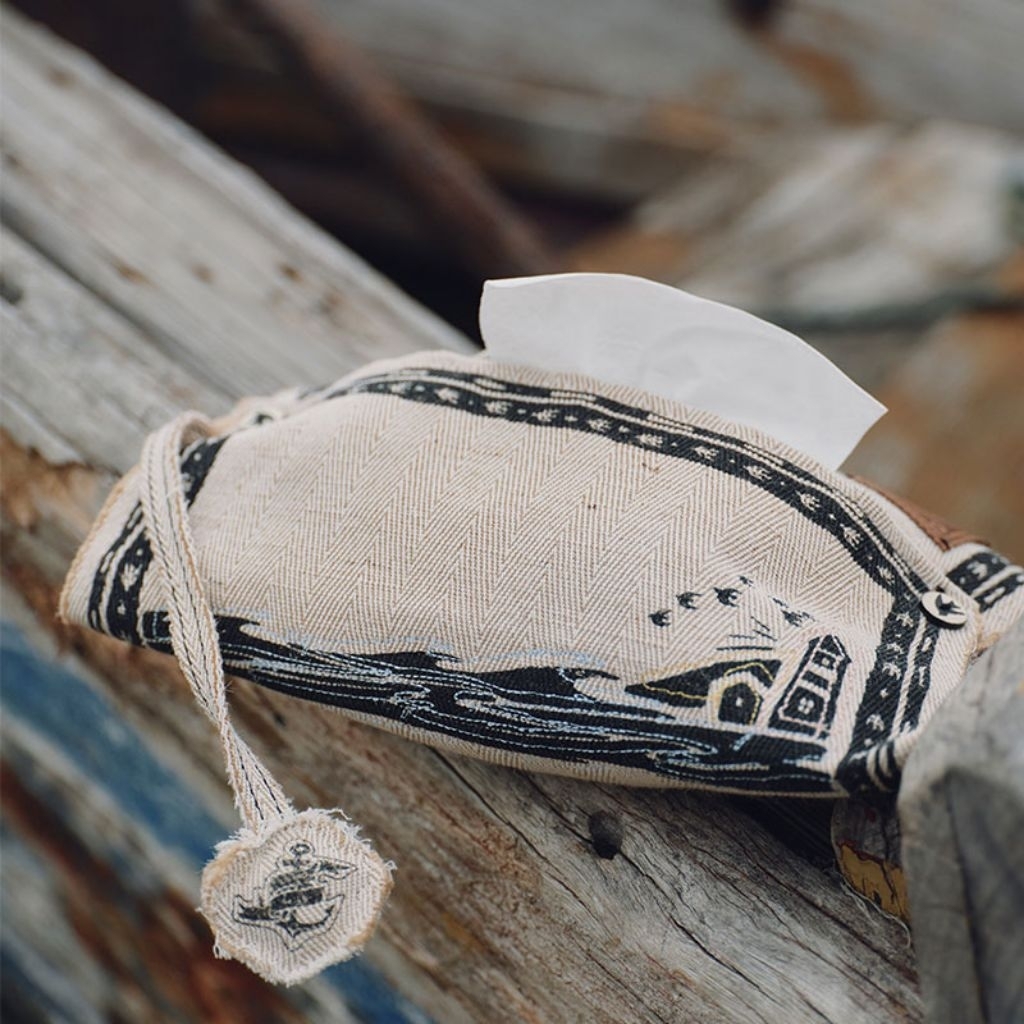 Hirono Living Wild - Freedom Island Printed Embroidered Fabric Tissue Box PM474