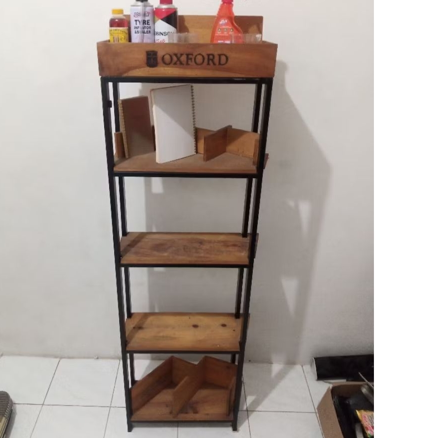 Rak buku kombinasi rangka besi dan kayu