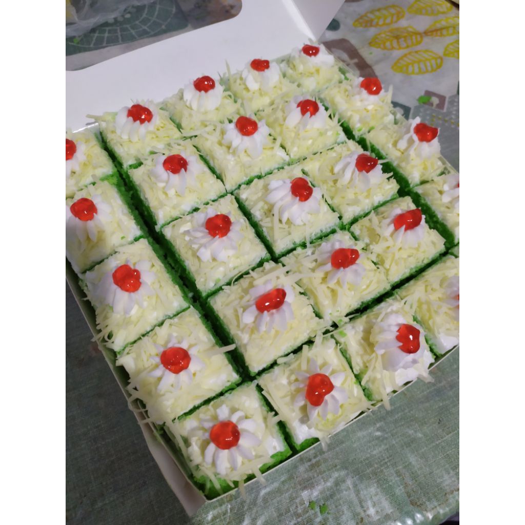 

Bolu Pandan Potong | Cake Potong | ukuran loyang 20cm, 25 potong
