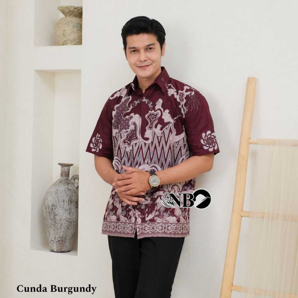 Nazilla Batik - Baju Batik Pria Lengan Pendek KErja Maupun Pesta Ungu Burgundy Motif Terbaru