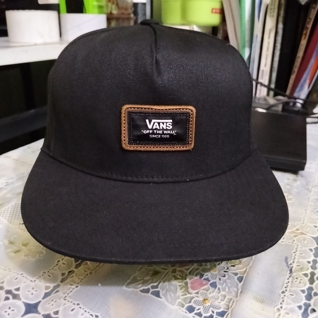 topi snapback vans logo kulit