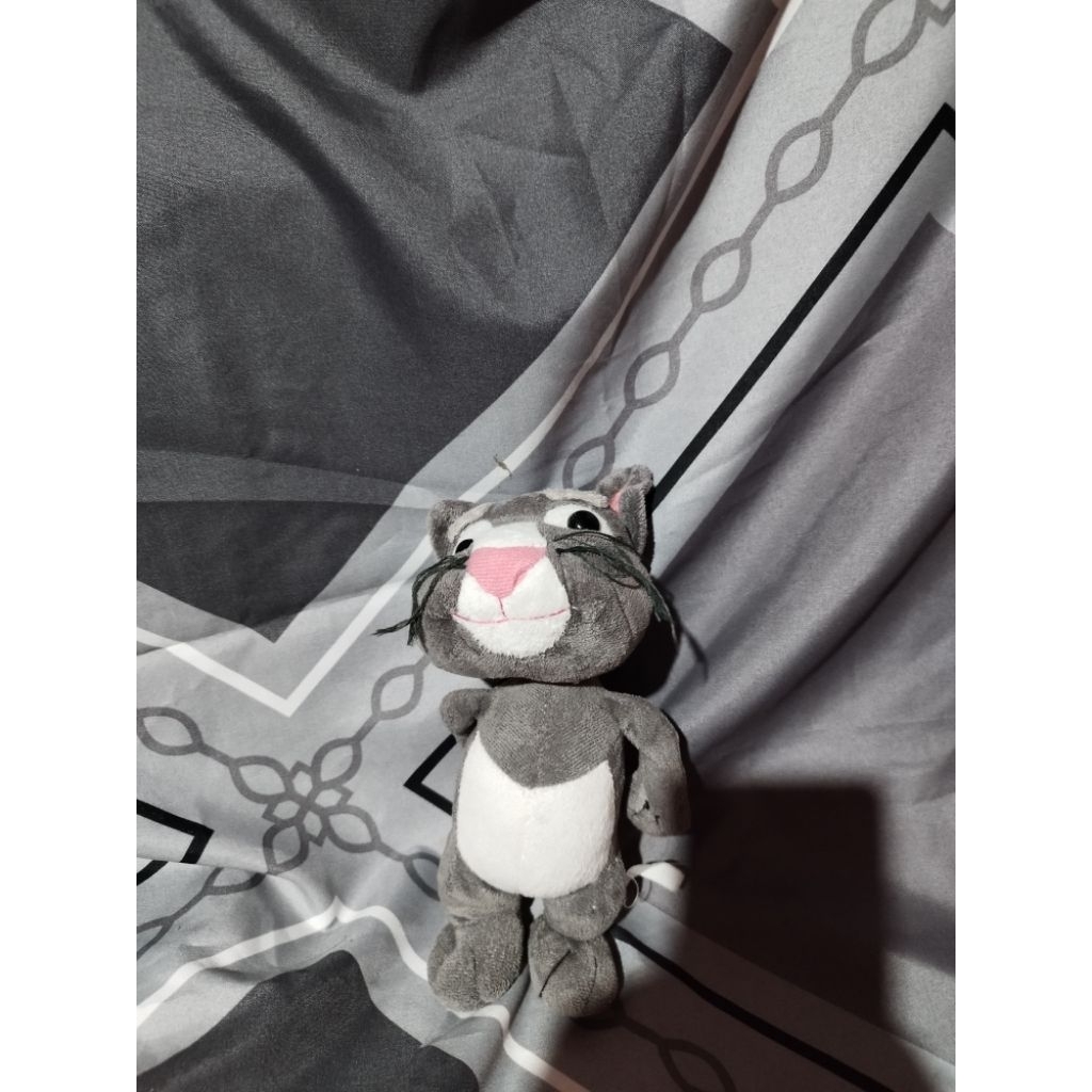boneka kucing kecil lucu
