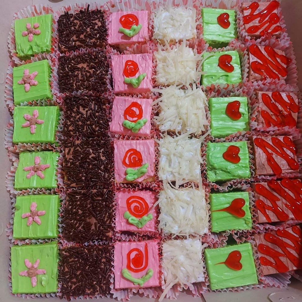 

bolu potong mini Mix ekonomis 36potong