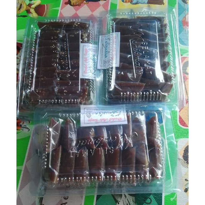 

Dodol Wijen Hitam 1KG Isi 3 Kotak