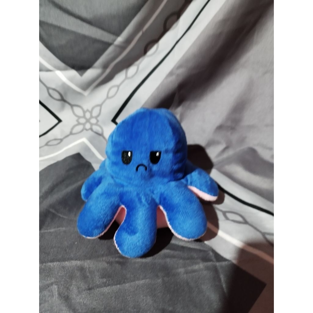 boneka gurita bolak balik