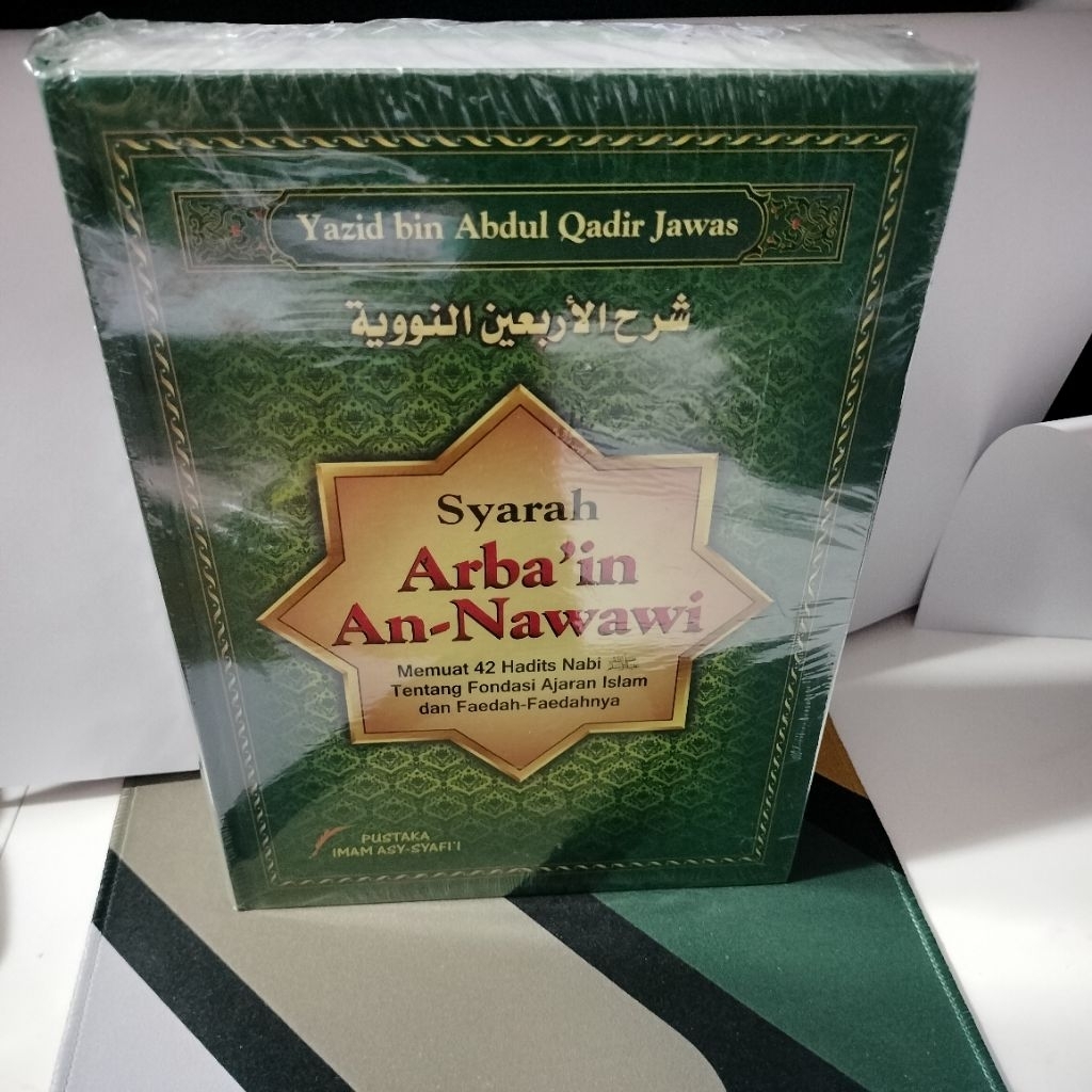 Buku syarah Arbain an nawawi. ( yazid bin abdul qadir jawas)  hard cover. original