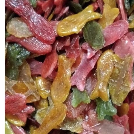 

kerupuk mentah bentuk ikan