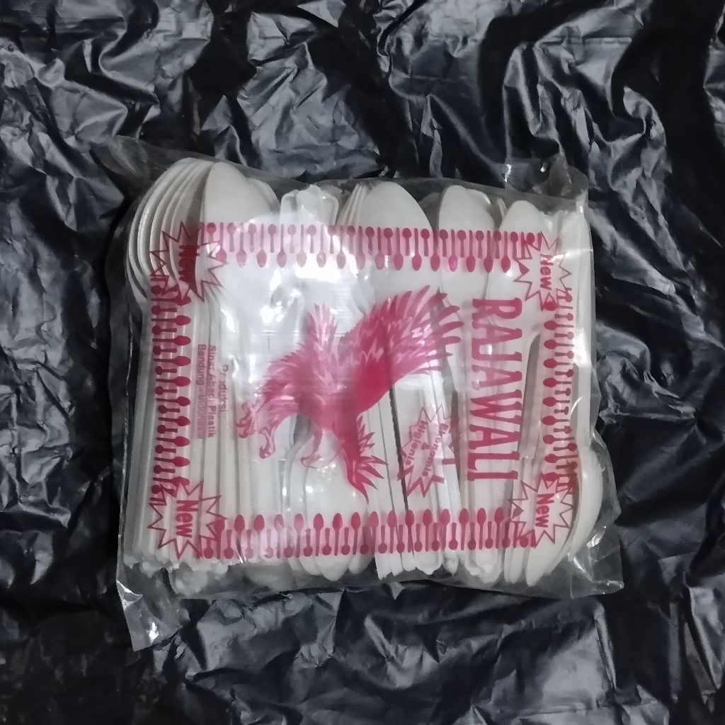 Sendok makan kemasan plastik