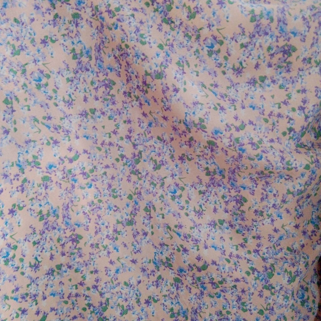 Kain Wolfis Motif Bunga Kecil Latar Peach – Bahan Adem, Tidak Menerawang, Cocok Gamis & Hijab mr