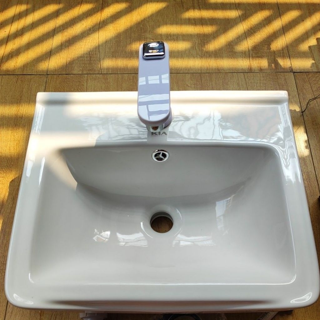 Wastafel kotak minimalis putih