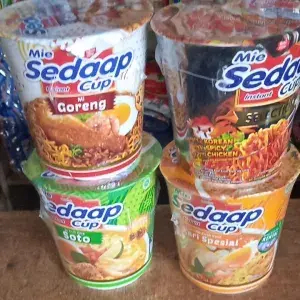 

Mie sedap Cup Ada 4 parian rasa (goreng, soto, Korean spicy Dan kari)