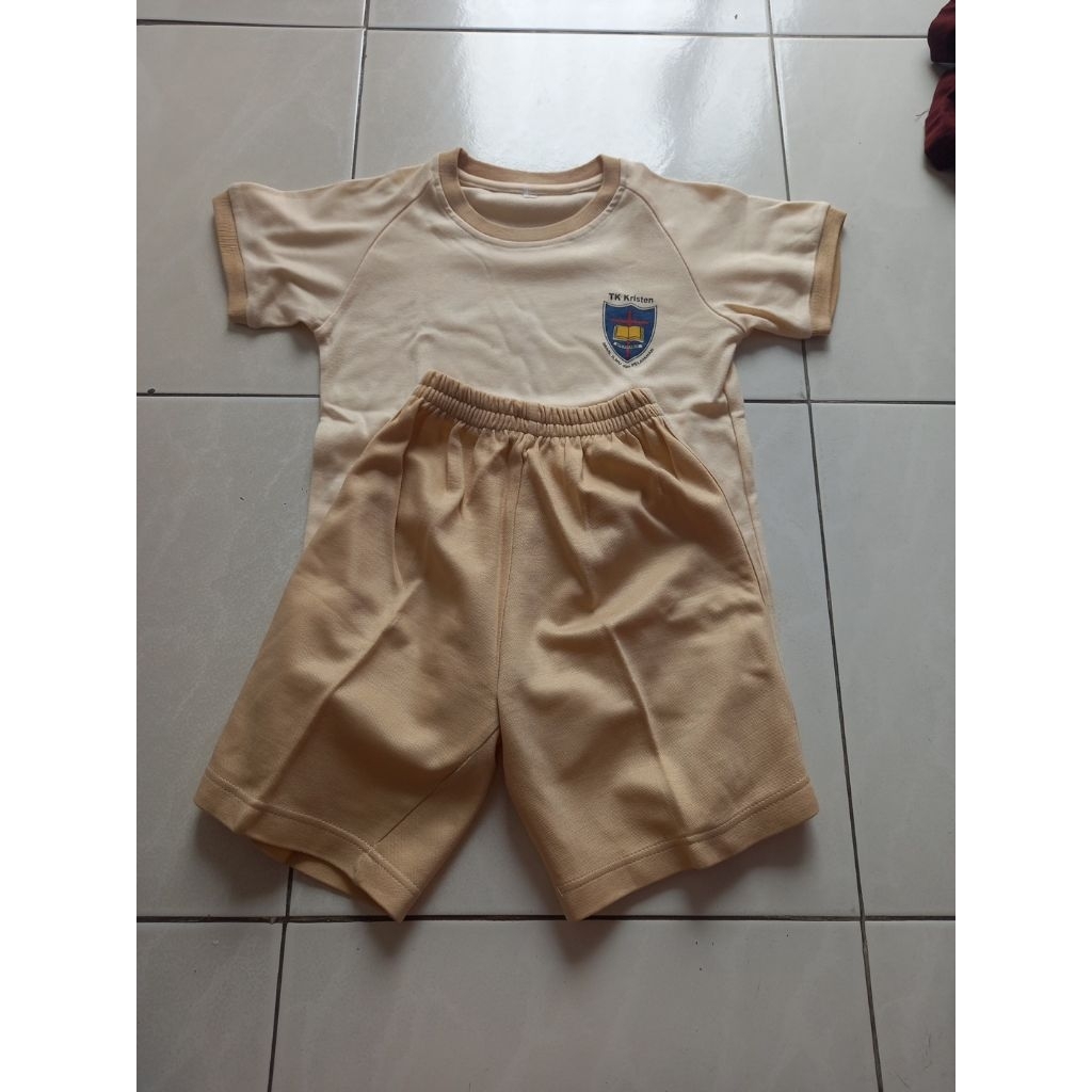 seragam olahraga kb / tk penabur size L preloved