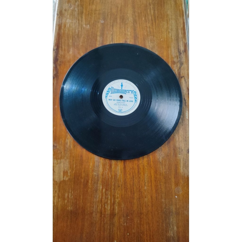 vinyl piringan hitam Liberty