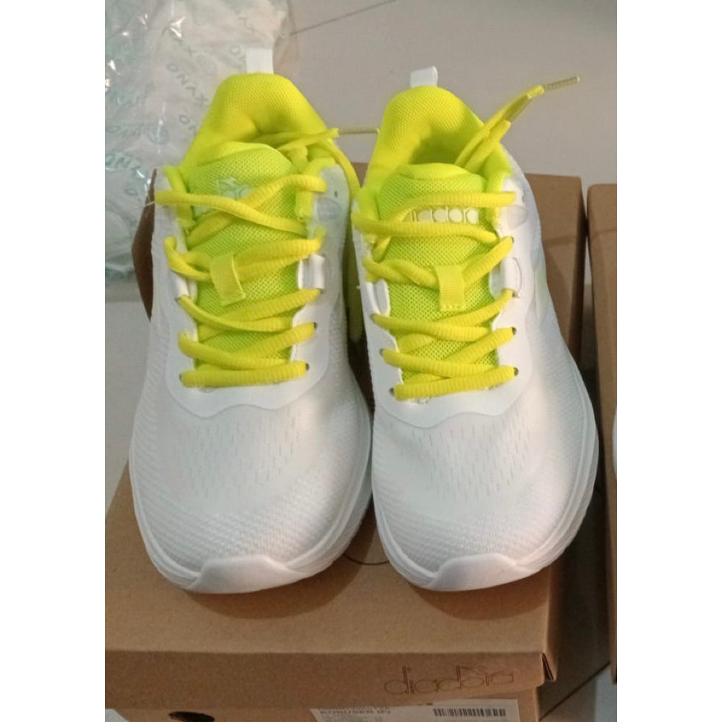 Sepatu Diadora size 36 Sepatu sekolah sepatu olahraga sepatu ORIGINAL SALE 70% SEPATU DIADORA RUNNIN