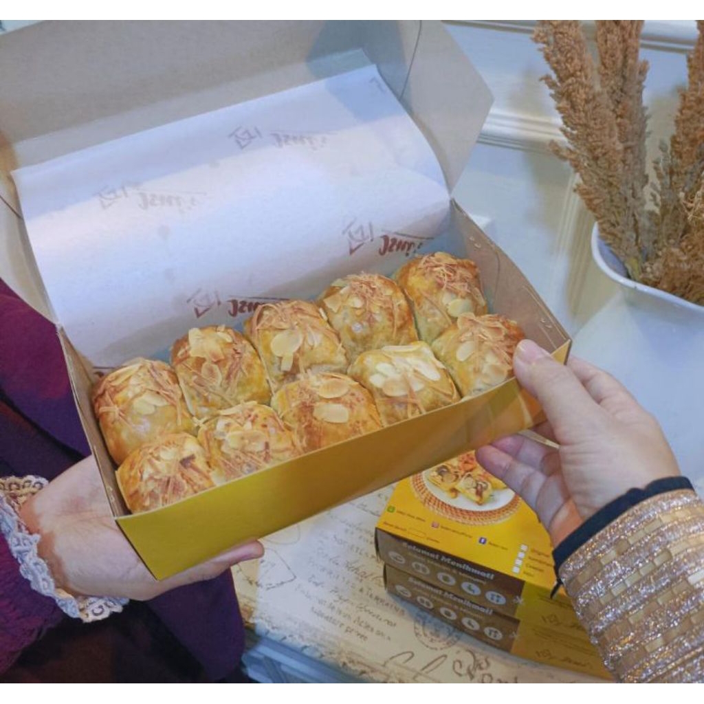 

BOLEN ENAK 1BOX 10PCS