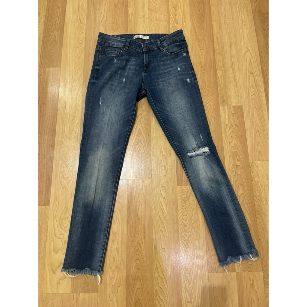 zara preloved adult woman ripped jeans sz40