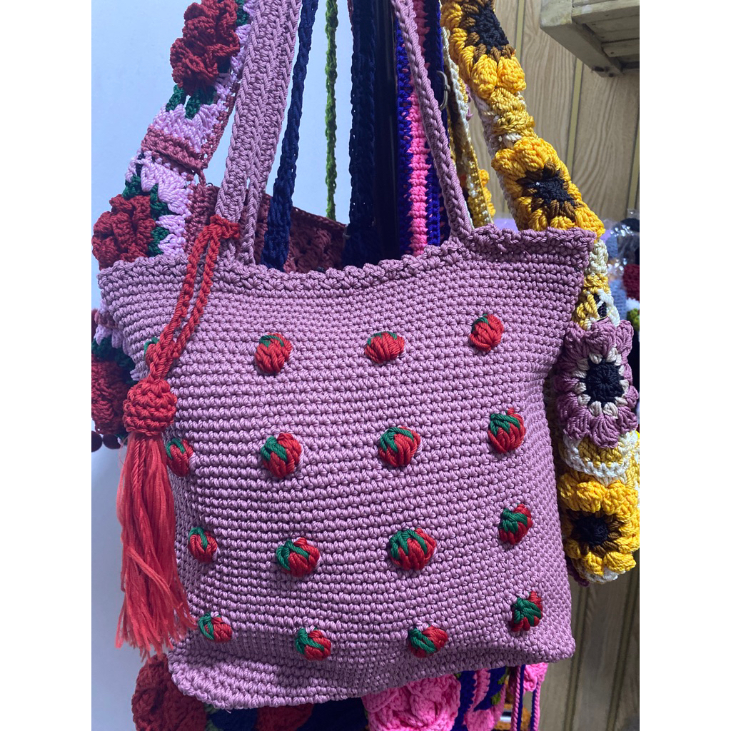 Tas rajut strawberry