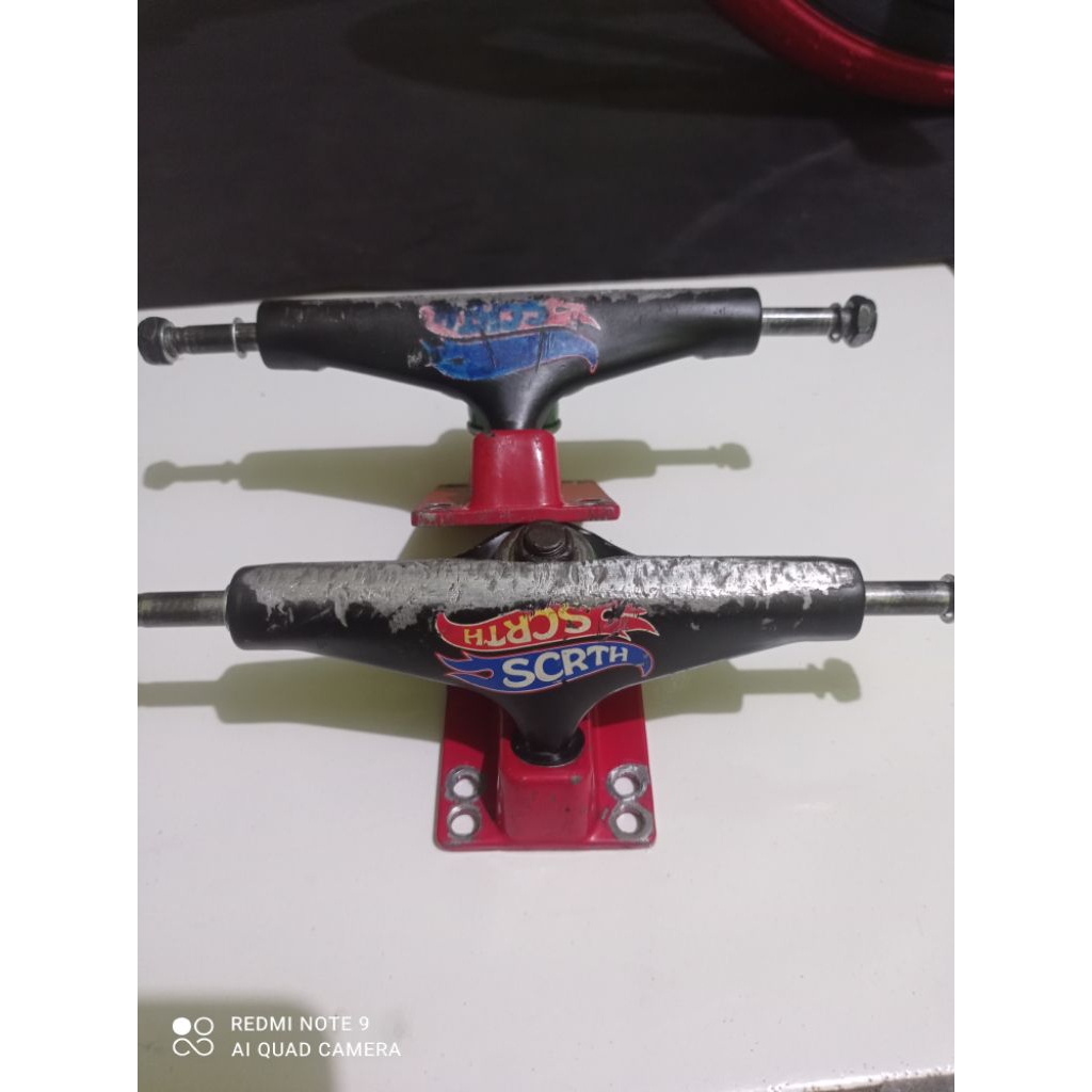 Skateboard truck / Truck skateboard