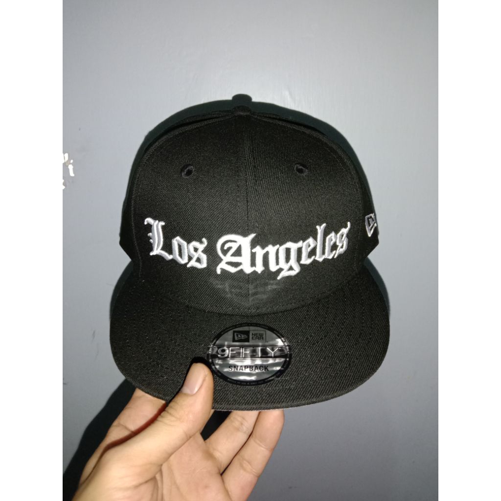 topi snapback new era