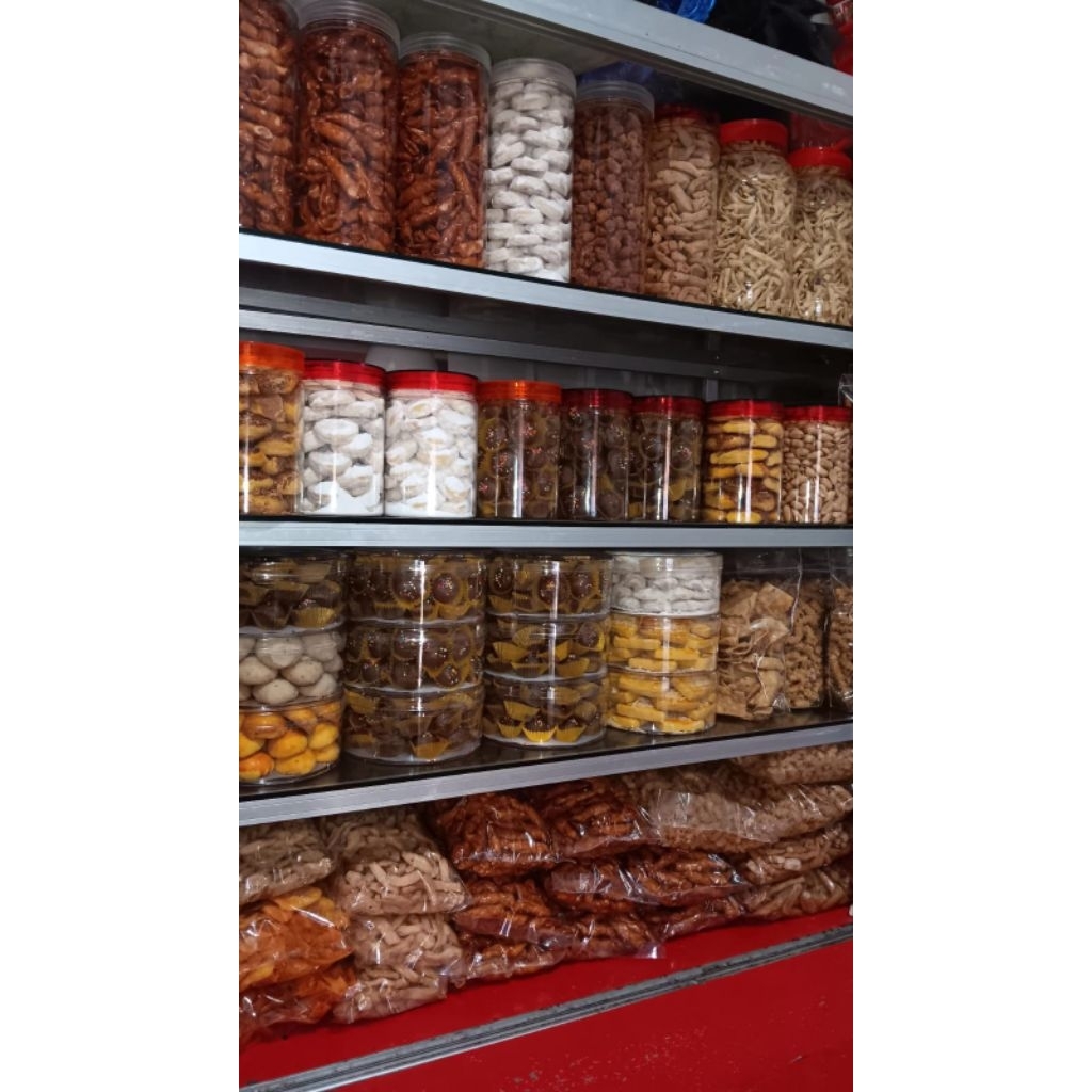 

Kacang Sembunyi Kripik singkong kripik pisang kripikbawang kripik kaktus kacang bawang langkose