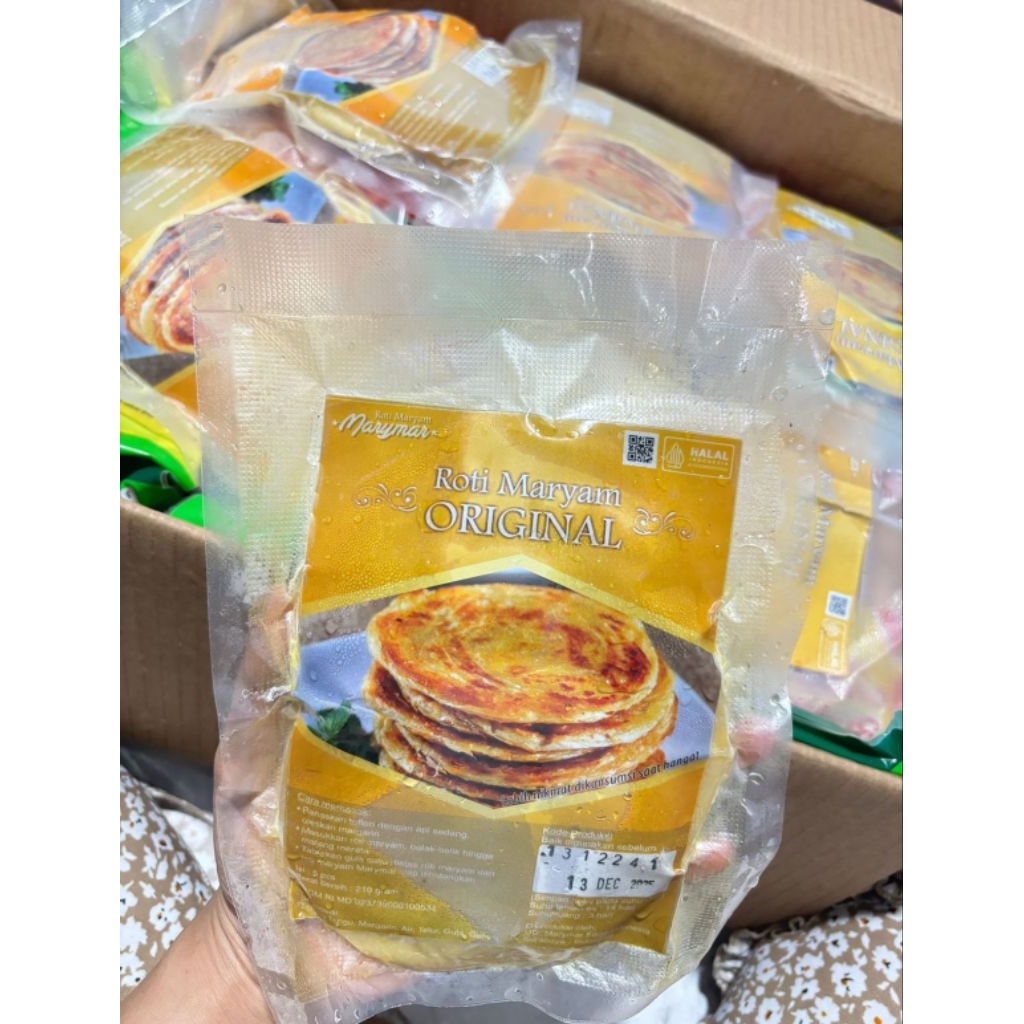 

Roti maryam isi 5 dengan gula halus