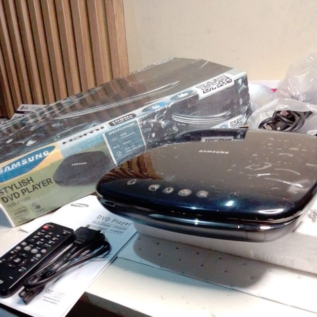 SAMSUNG DVD PLAYER STYLISH COMPACT MODEL HDMI EX DISPLAY PAMERAN
