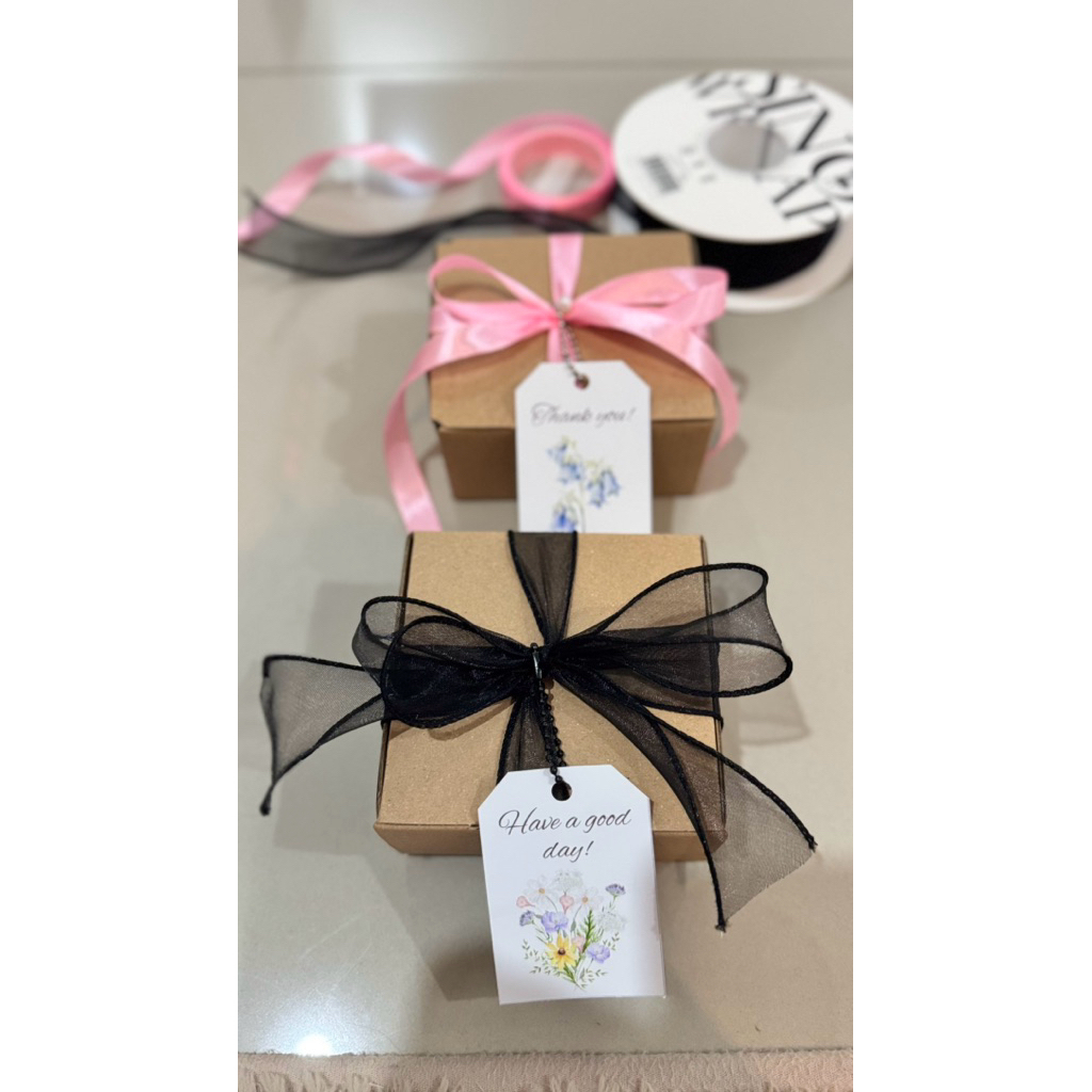 

TAMBAHAN BOX KADO/ GIFT BOX Special sudah include pita dan ucapan