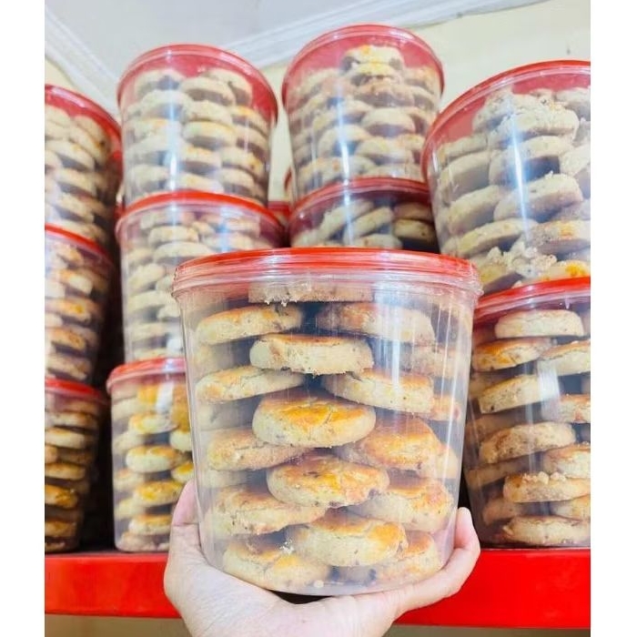 

KUE KACANG ASLI JEMBER +- 950 GR (KHUSUS GOSEND SOMEDAY / INSTANT)