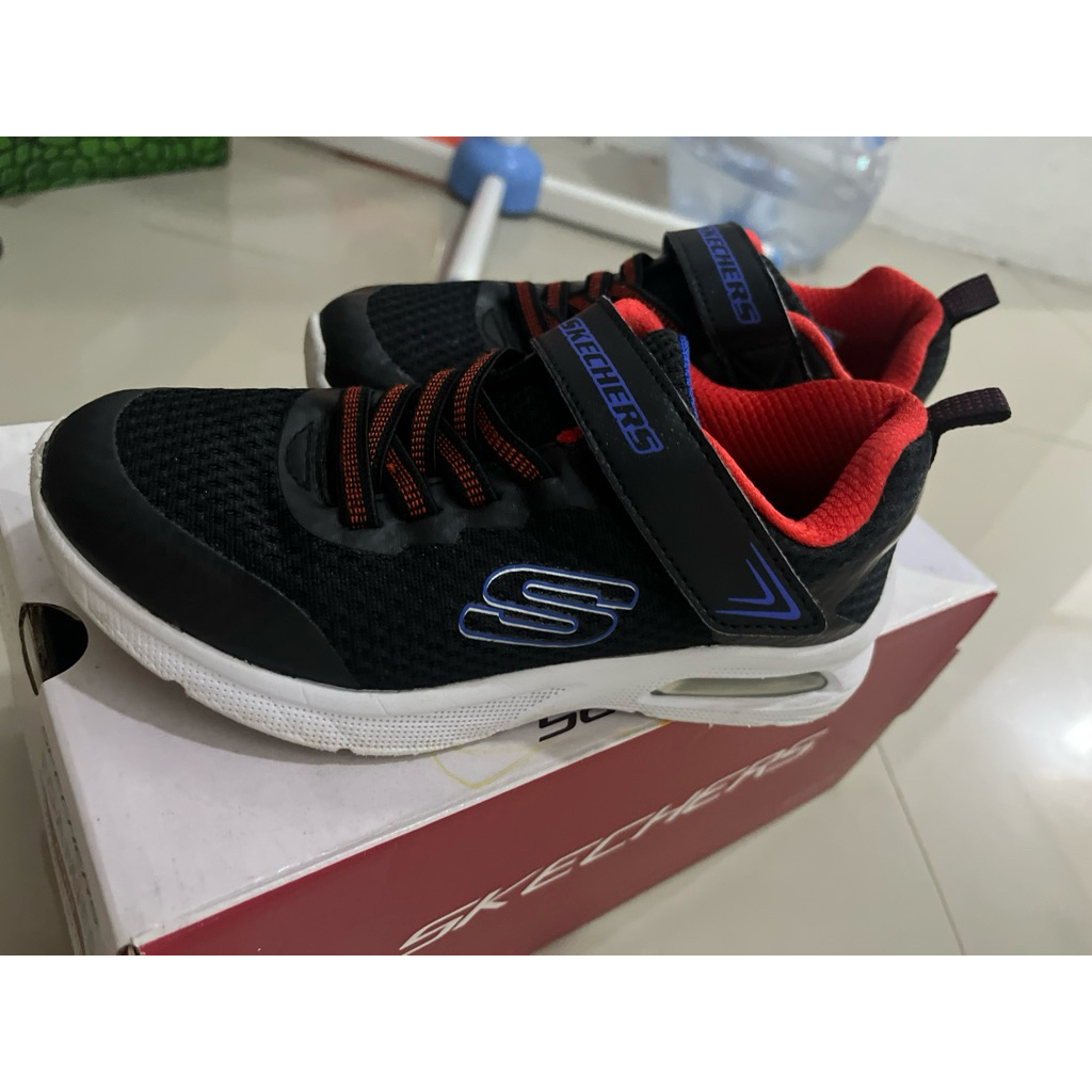 SKECHERS preloved