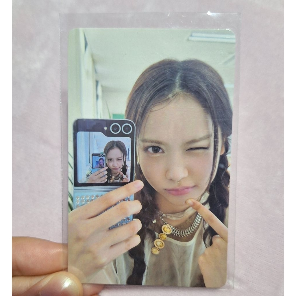 CARMEN HEARTS2HEARTS KMS MIRROR OFFICIAL PHOTOCARD