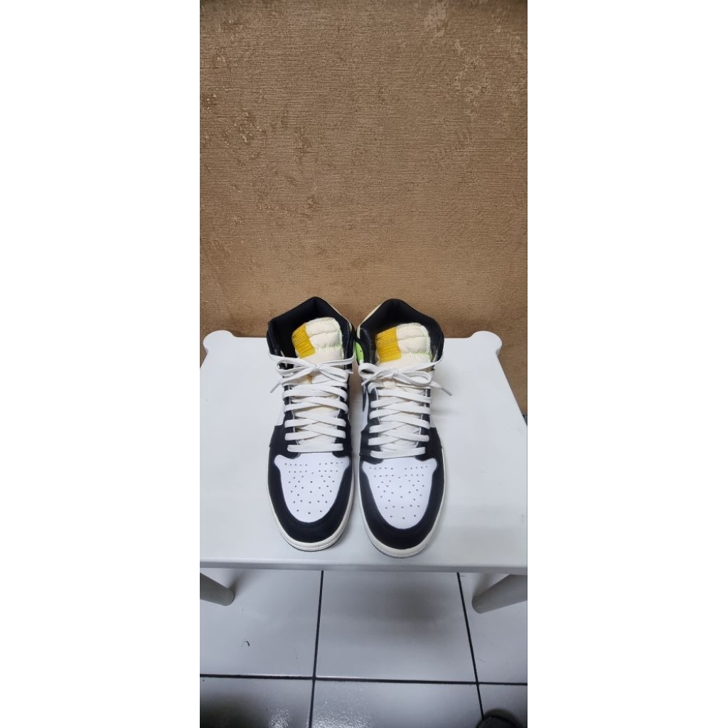 S-24 sepatu sneakers jordan 1 high VOLT GOLD size 45 used bekas ori
