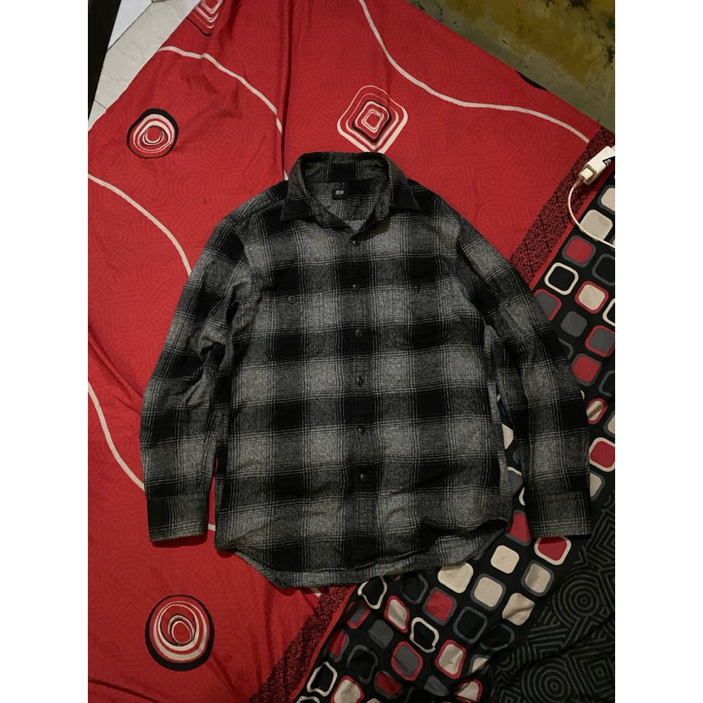 Kemeja veterano uniqlo