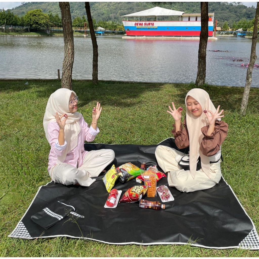 tikar lipat sudah dengan tasya  polos kombinasi kotak/tikar lipat ati ribet/tikar santai tikar kempi