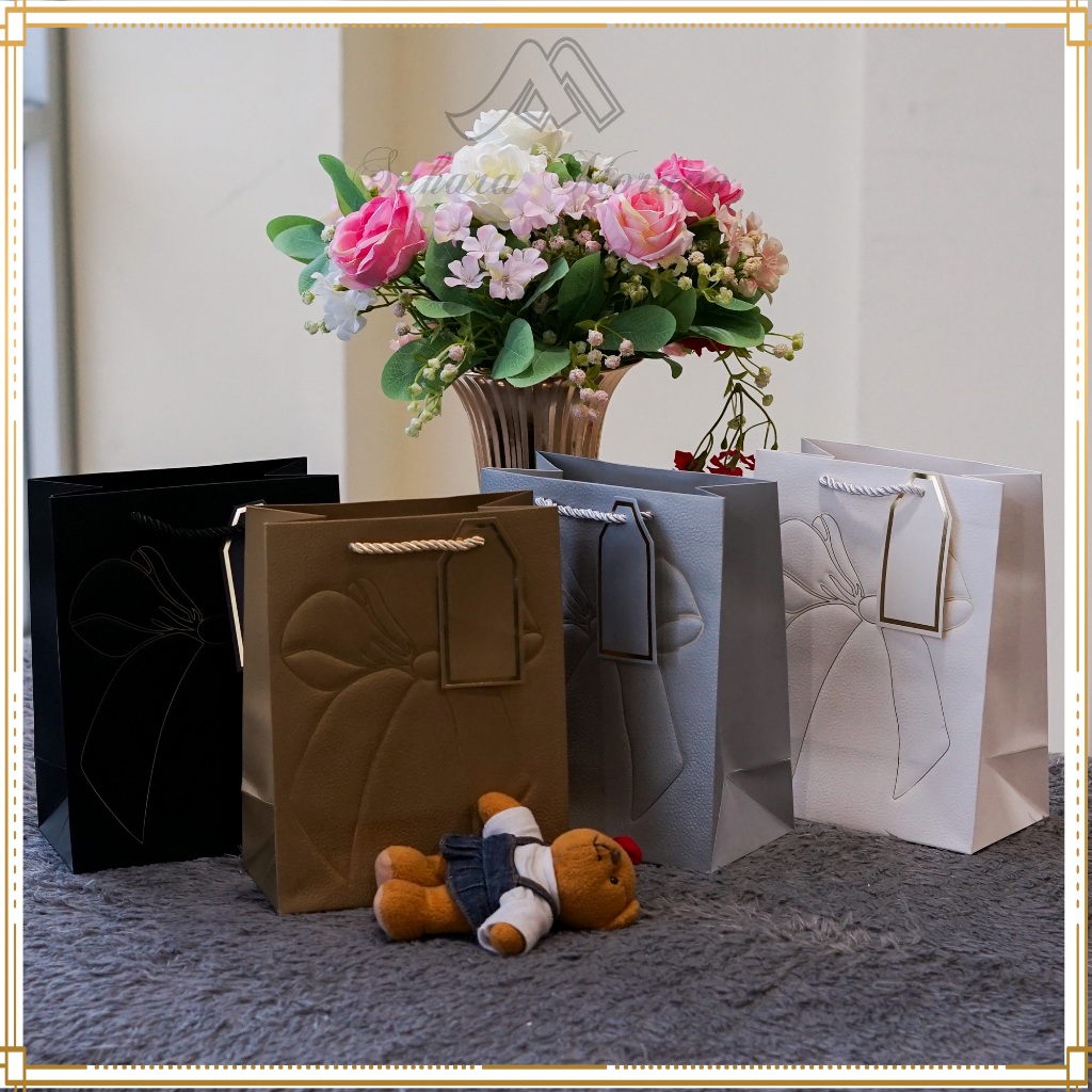 

Paper Bag Emboss Emas Motif Pita Besar GoodieBag Shopping Bag Tas Hadiah Hampers Tas Serbaguna