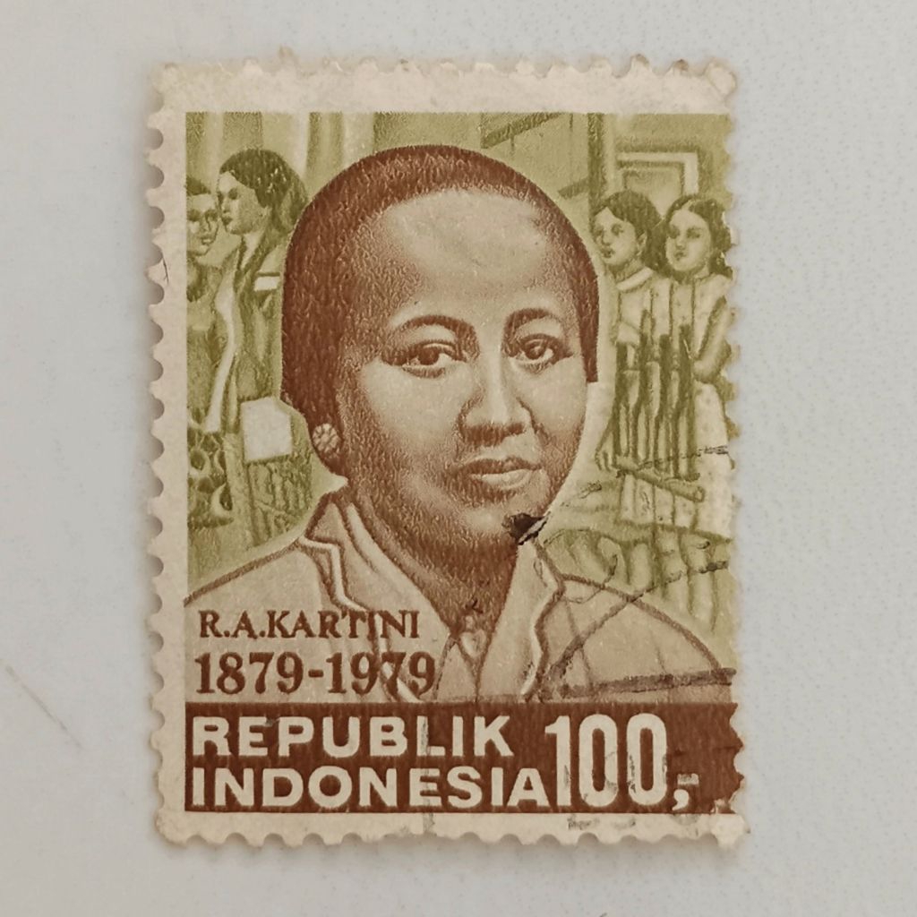 

(AD) Perangko Indonesia 1979 100 Tahun Lahirnya Ibu R.A. Kartini (1/2) 100 rupiah Used