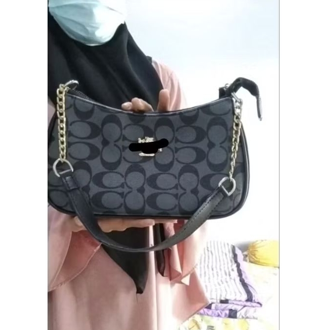 tas cantik wanita warna hitam bekas pakai kondisi bagus